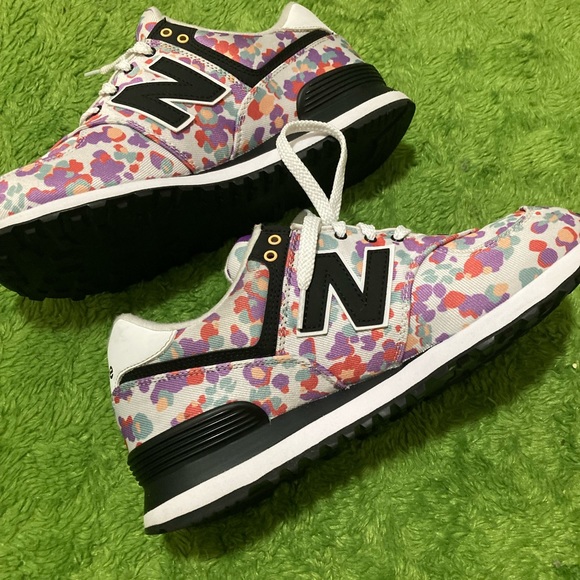 New Balance  ‘Floral Camo’ 🔥🔥✅ size 10 - Picture 2 of 4